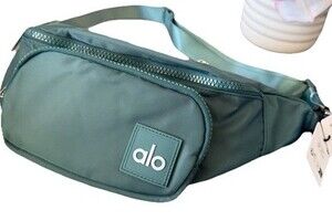 ALO YOGA Explorer Fanny Pack, Winter Ivy, Brand New With Tags